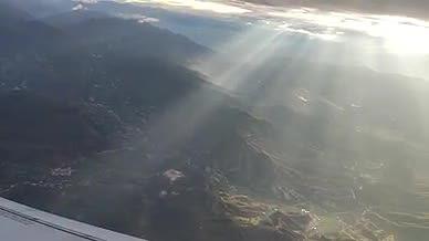飞机上俯拍丽江周边视频的预览图